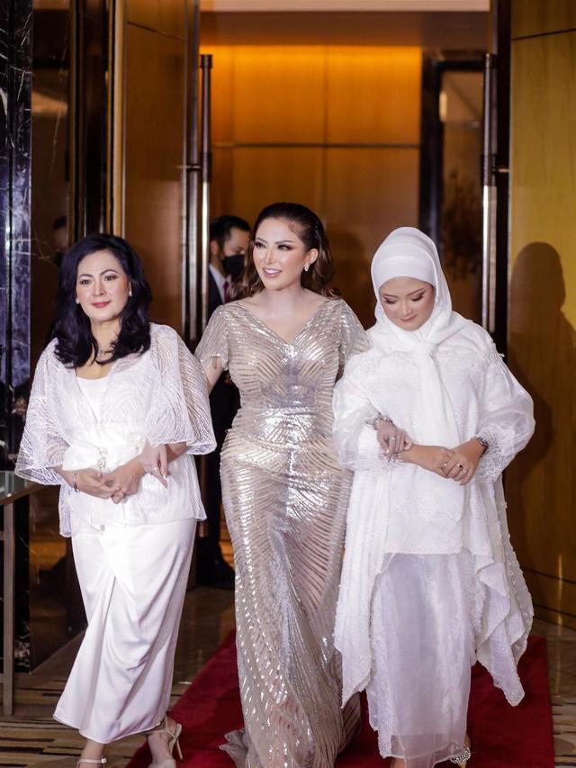 Potret Ayu Aulia Tunangan