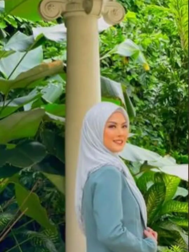 6 Potret Nita Gunawan saat Pakai Hijab, Jadi Sorotan