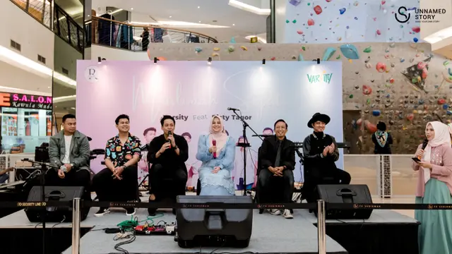 Risty Tagor berkolaborasi dengan Varsity Band di lagu berjudul Muslimah Sejati
