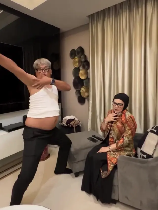 Uya Kuya Effort Cosplay Jadi Idol Gegara Gemas Sang Istri yang Doyan Nonton K-Pop  (credit: instagram/king_uyakuya)