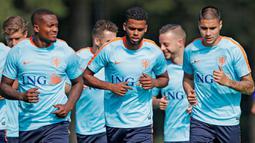 Kevin Diks saat ini memegang status warga negara Belanda. Diks pernah membela timnas Belanda pada level junior. Diks pernah bermain untuk tim U-19 dan U-21. (Twitter @KevinDiks_)