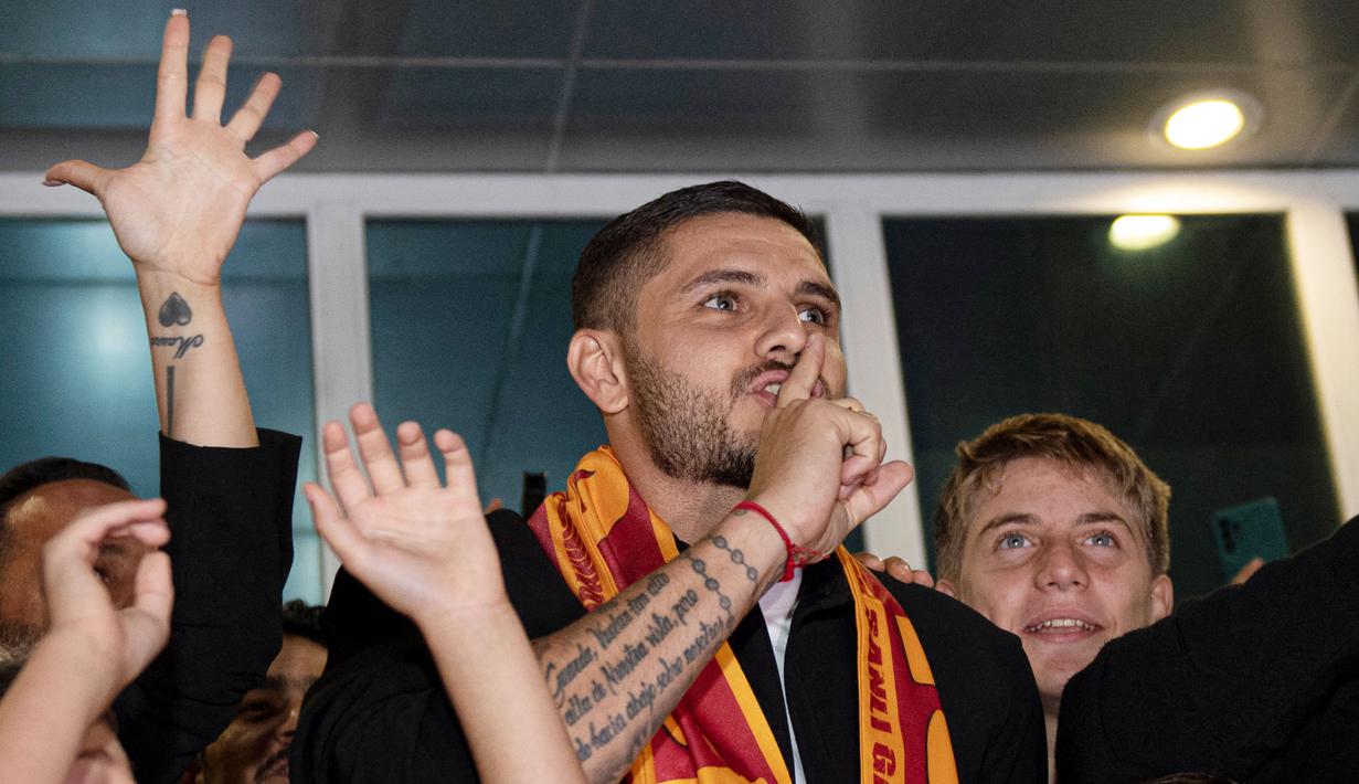 Mauro Icardi lagi-lagi kesulitan menembus Timnas Argentina. Meski mampu tampil apik bersama Galatasaray namun itu tak cukup membuatnya masuk skuad Tim Tango untuk Piala Dunia 2022 di Qatar. (Galatasaray Press Office/AFP)