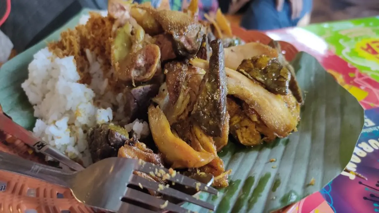 Warung Makan Ini Disiapkan Untuk Para Pecinta 'Leher Tegang'