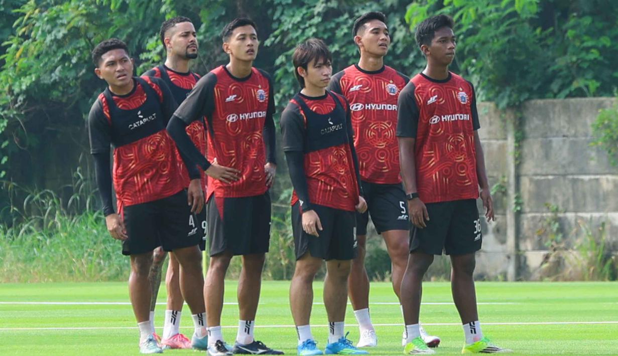 Sesi latihan di Depok masih berlangsung tanpa kehadiran suporter. Tampak dalam foto, pemain Persija Jakarta saat mengikuti sesi latihan di Persija Training Ground, Bojongsari, Kota Depok, Jawa Barat, Kamis (7/5/2026). (Bola.com/M Iqbal Ichsan)