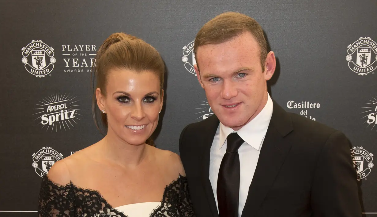 Coleen Rooney. Memiliki nama asli Coleen McLoughlin, adalah istri mantan bintang Manchester United, Wayne Rooney. Merupakan teman masa kecil Wayne Rooney sejak usia 12 tahun di Liverpool. Dari perkawinannya dikaruniai 4 orang putra. (AFP/Oli Scarff)
