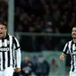 Penyerang Juventus, Alessandro Matri (kiri) merayakan selebrasi usai mencetak gol  pada leg kedua Semifinal  Coppa Italia di stadion Artemio Franchi, Italia, Rabu (8/4/2015). Juventus menang 3-0 atas Fiorentina. (AFP PHOTO/Filippo Monteforte)