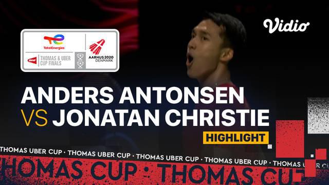 Berita video highlights pertandingan ketiga Indonesia vs Denmark di semifinal Piala Thomas 2020, di mana Jonatan Christie mengalahkan Anders Antonsen, Sabtu (16/10/2021) malam hari WIB.