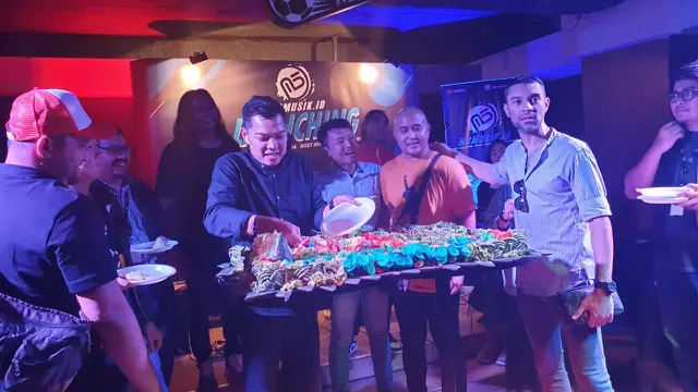 Ferdy Tahier dan dua anaknya menghadiri peluncurkan label MS Musik (ist)