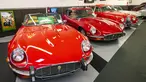Sederet mobil Jaguar klasik terlihat di Klairmont Kollections di Chicago, Illinois, Amerika Serikat (AS) (25/10/2020). Klairmont Kollections merupakan sebuah museum koleksi mobil pribadi yang menampilkan lebih dari 300 kendaraan. (Xinhua/Joel Lerner)