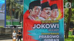 Spanduk dan baliho ini bermunculan jelang transisi kepemimpinan politik nasional pada 20 Oktober 2024 mendatang. (Liputan6.com/Angga Yuniar)