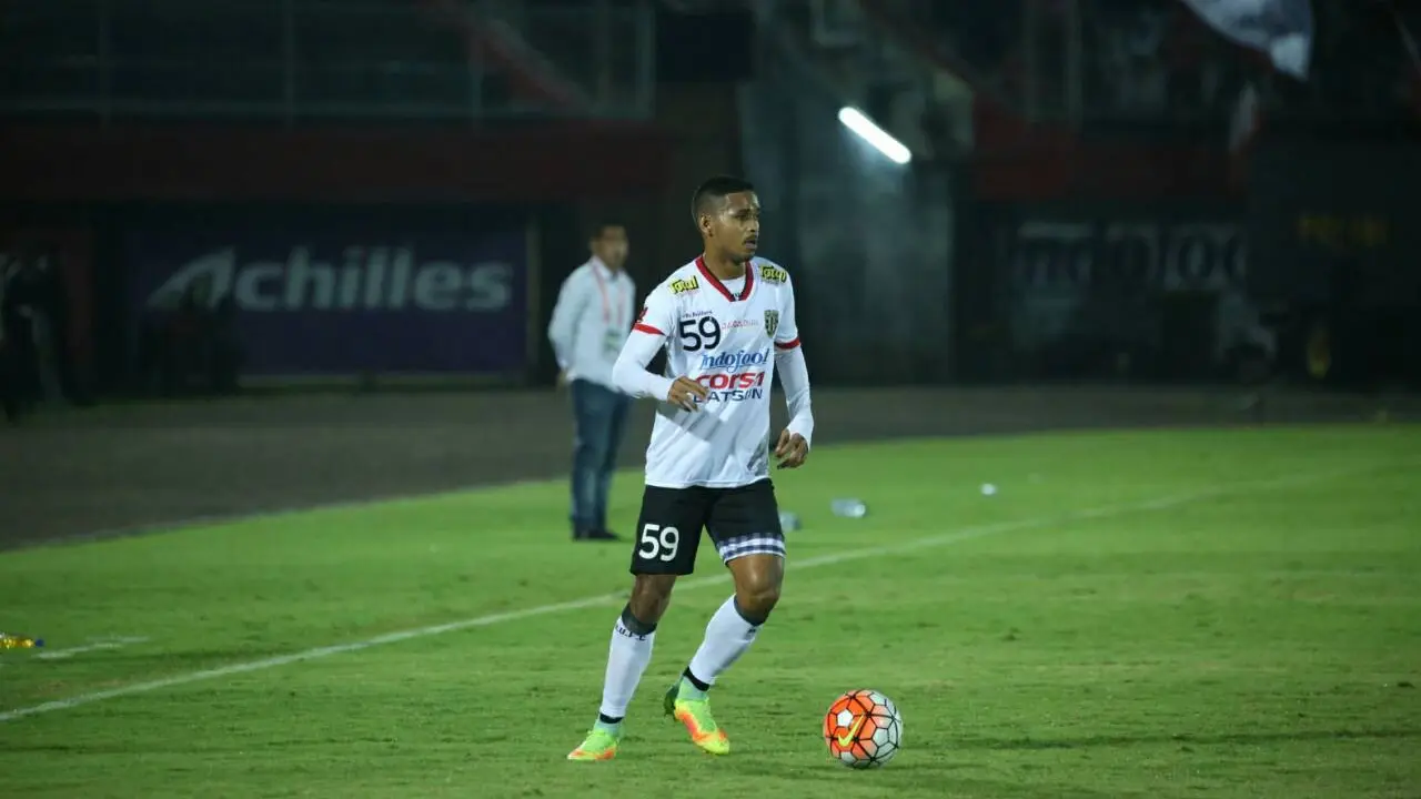 Bek Bali United Hasim Kipuw