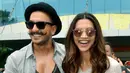 Kabarnya Deepika Padukone dan Ranveer Singh akan melangsungkan penrikahan pada tahun ini. Sebuah kabar menyebutkan jika mereka akan menikah pada pertenghan tahun 2018. (Foto: bollywoodlife.com)