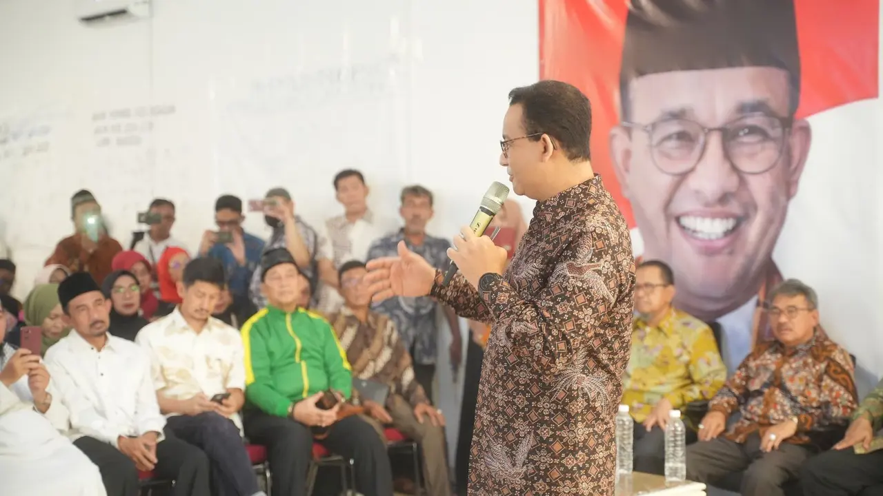 Mantan Gubernur DKI Jakarta periode 2017-2022 Anies Baswedan menghadiri acara Silaturahmi Elemen Warga Jakarta di Pekayon Raya, Jakarta Selatan, Rabu (19/6/2024).