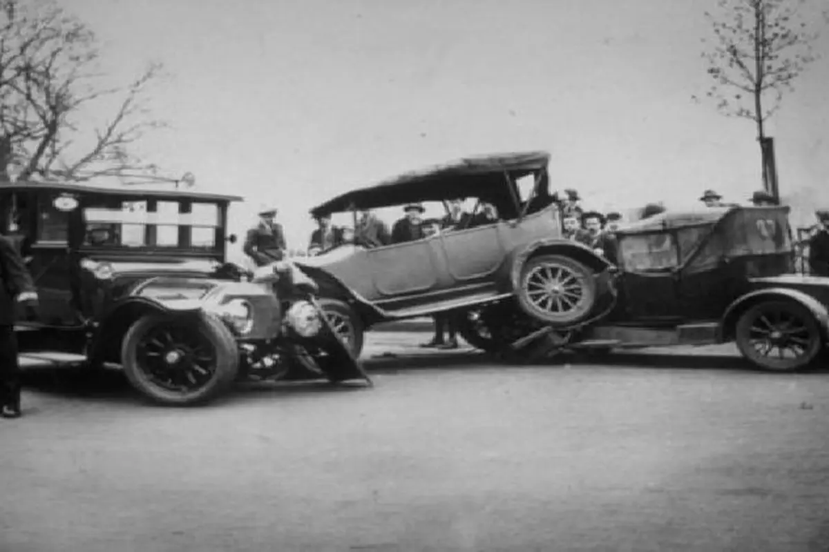 Kecelakaan mobil pertama di dunia (Foto:Ist)