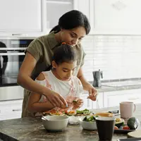 ilustrasi ibu dan anak/Photo by August de Richelieu from Pexels