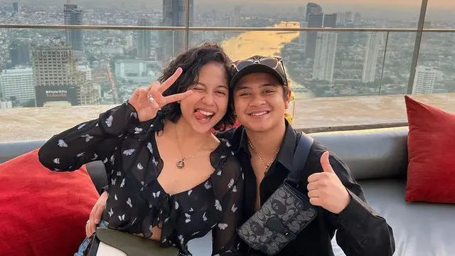 Pasangan Bastian Steel dan Sitha Marino yang Baru saja Lamaran. [@bastiansteel]