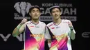 Pebulu tangkis ganda putra Indonesia, Raymond Indra/Nikolaus Joaquin merayakan kemenangan usai bertanding melawan Sabar Karyaman Gutama/Moh Reza Pahlevi Isfahani pada semifinal Indonesia Masters 2026 di Istora Gelora Bung Karno, Senayan, Jakarta, Sabtu (24/1/2026). (Bola.com/M Iqbal Ichsan)