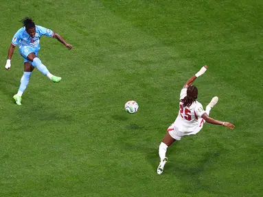 Pemain Kongo Brian Cipenga mencetak gol selama pertandingan sepak bola babak 32 Piala Dunia antara Inggris dan Kongo di Atlanta, Rabu, (01/07/2026). (AP Photo/Colin Hubbard)