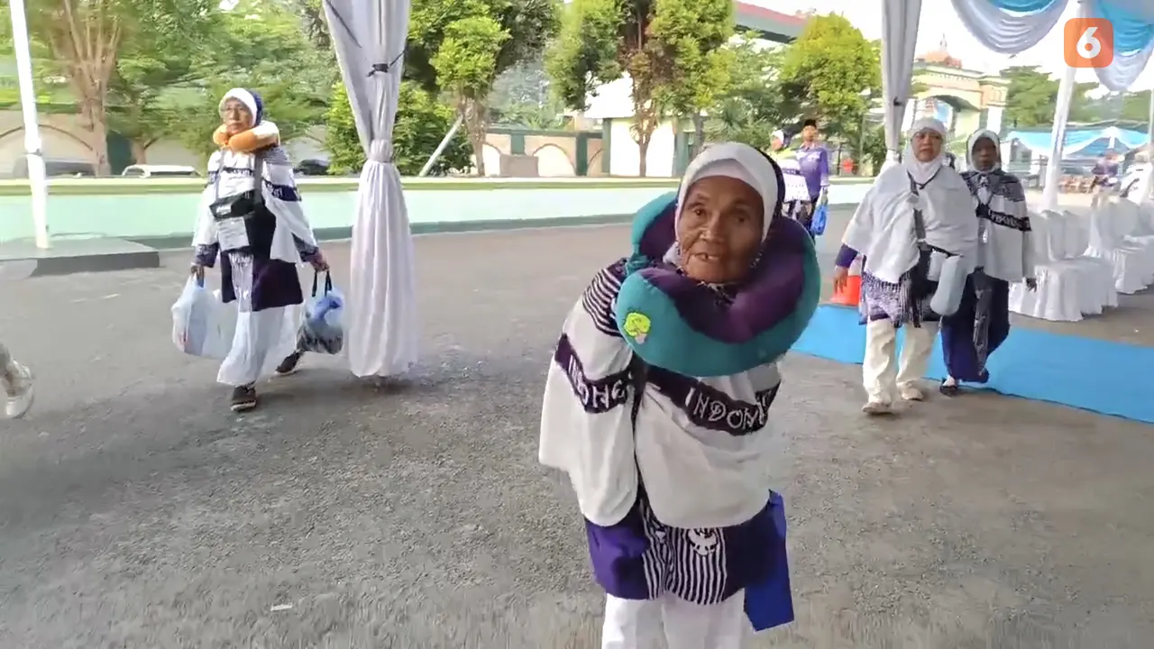 Mbah Sutiah, jemaah haji tertua di Lampung, usianya sudah mencapai 107 tahun. Foto : (Liputan6.com/Ardi).