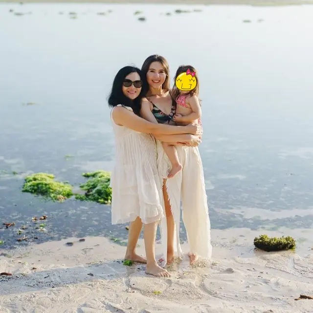 6 Potret Kebersamaan Olivia Jensen dan Ibunda yang Jarang Terekspos