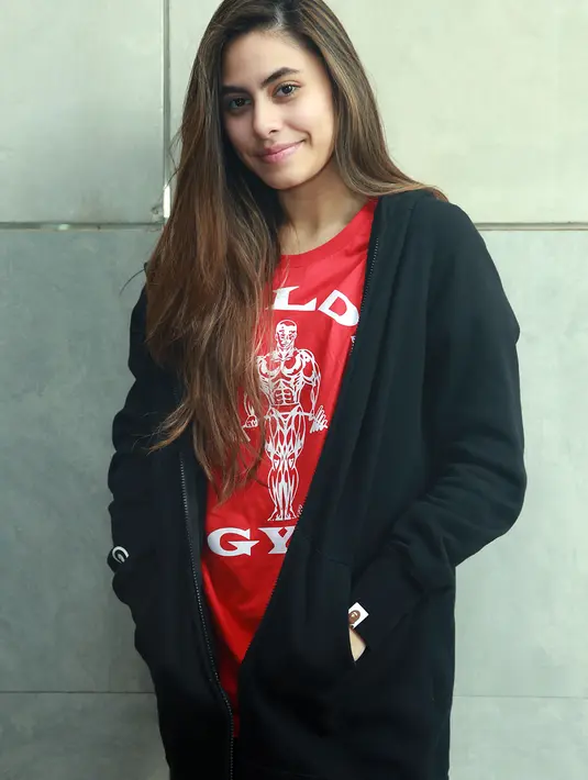 Namun sepertinya ia dan Brandon Salim akan menjalani hubungan jarak jauh, mengingat Valerie akan kuliah di Inggris. (Deki Prayoga/Bintang.com)