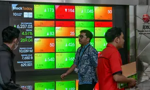 Indeks Harga Saham Gabungan (IHSG) Indonesia menguat hampir lima persen lebih tinggi pada pembukaan 10 April 2025. (BAY ISMOYO/AFP)