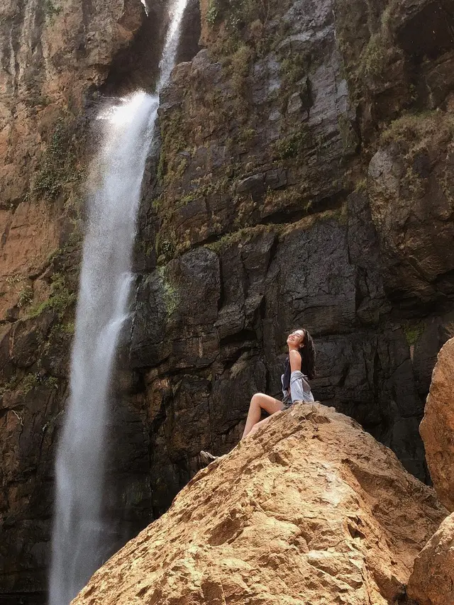6 Potret Haico Van der Veken Liburan di Curug, Tempat Wisata Favorit