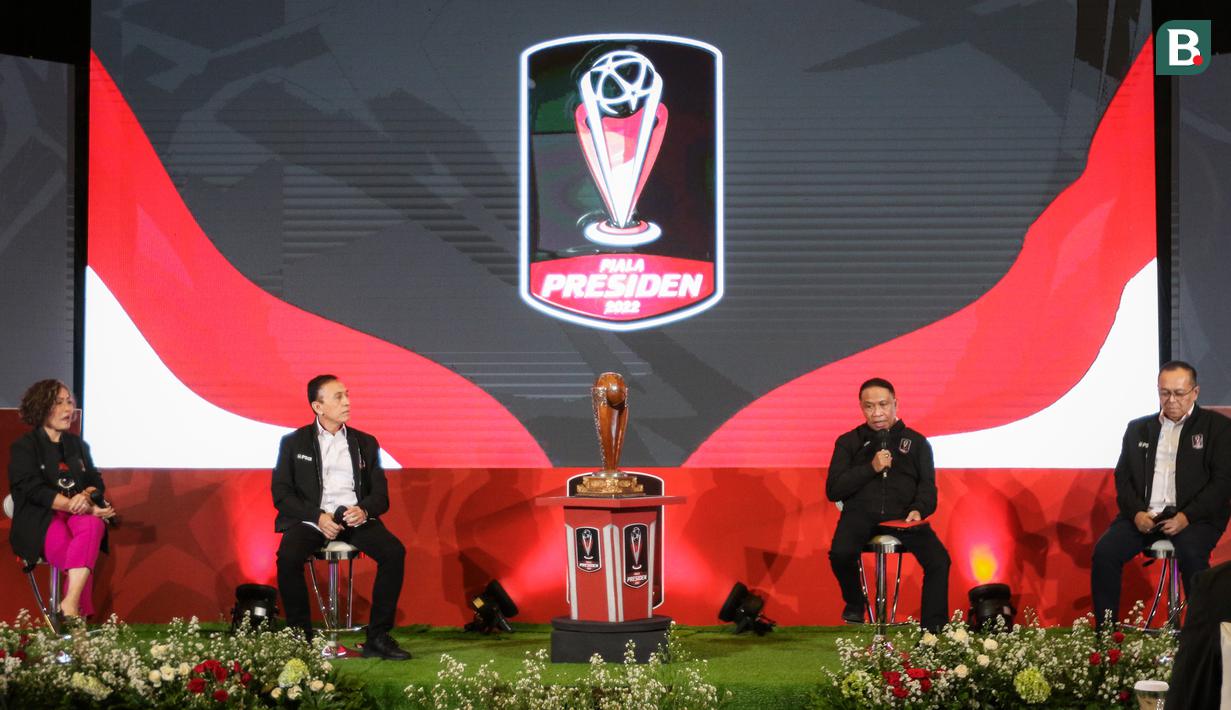 <p>Dari kiri ke kanan: Direktur Program SCM, Harsiwi Achmad,&nbsp;Ketum PSSI, Mochamad Iriawan, Menpora RI, Zainudin Amali dan&nbsp;Direktur PT LIB, Akhmad Hadian Lukita saat konferensi pers Piala Presiden 2022 di Studio Lantai 8 SCTV Tower, Senayan City, Jakarta pada Senin (06/06/2022). (Bola.com/Bagaskara Lazuardi)</p>