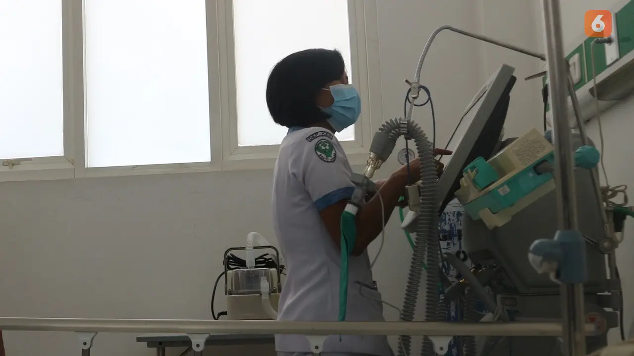 Petugas medis dan alat kesehatan