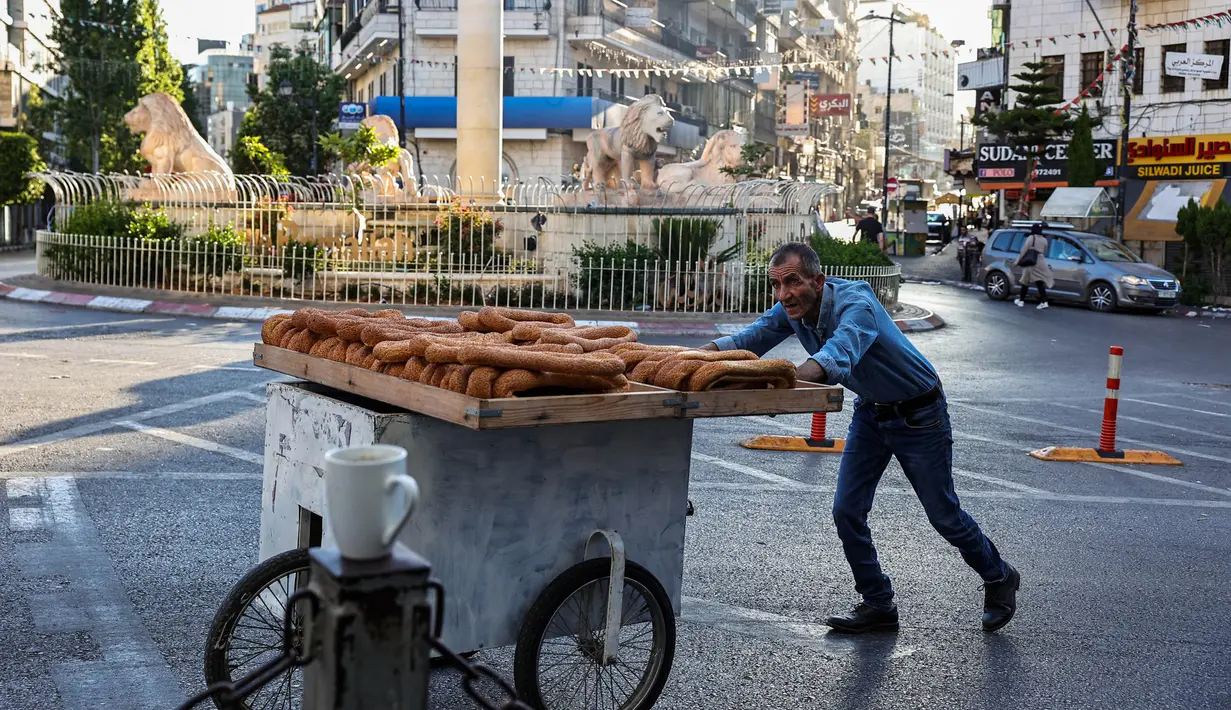 Pemogokan umum diserukan di Ramallah oleh Presiden Palestina Mahmud Abbas sebagai tanggapan atas pembunuhan tersebut. (Zain JAAFAR/AFP)
