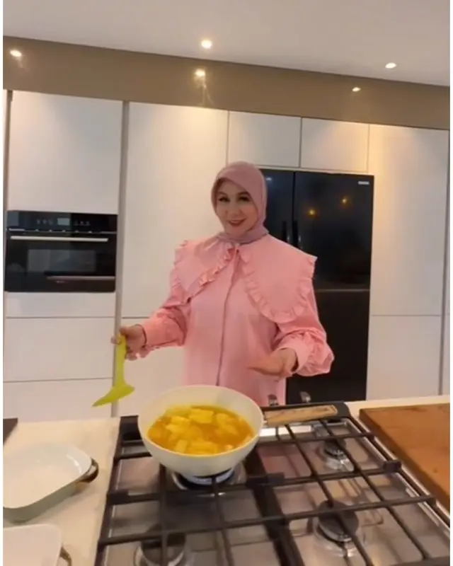 6 Potret dapur Marini Zumarnis di rumah mewah capai Rp 100 miliar, elegan dan Instagramable