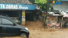 Air bah ini berasal dari Sungai Cinambo yang tidak dapat menampung debit air setelah diguyur hujan sejak Selasa sore.
