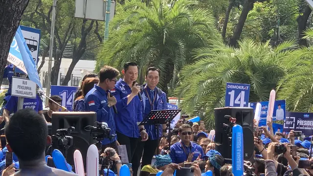 Ketua Umum Partai Demokrat Agus Harimurti Yudhoyono (AHY), Eddy Baskoro Yudhoyono dan Andi Arif di KPU