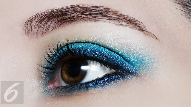 Ilustrasi Eyeliner Berwarna