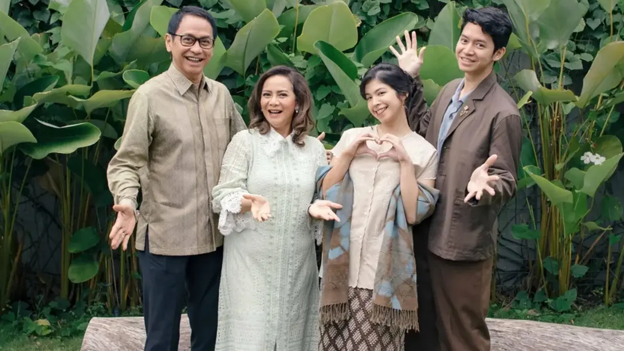 7 Potret Penampilan Awet Muda Addie MS dan Memes di Momen Lamaran Tristan Juliano