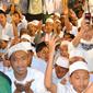 “Selawat Untuk Negeri” santri bersama Habib Syech di MA El Bayan Majenang, Cilacap, Jawa Tengah. (Foto: Liputan6.com/Muhamad Ridlo)