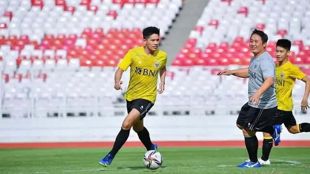 6 Potret Yeremia Rambitan, Pebulutangkis Ganda Putra yang Sedang Jadi Sorotan