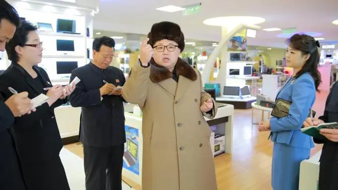 Kim Jong Un Main ke Mall di Korea Utara, Ini 4 Bukti Fotonya!