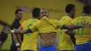 Neymar pamer perut sixpack untuk membungkam kritik orang-orang yang bilang dirinya kegendutan. (Foto: AFP/Nelson Almeida)