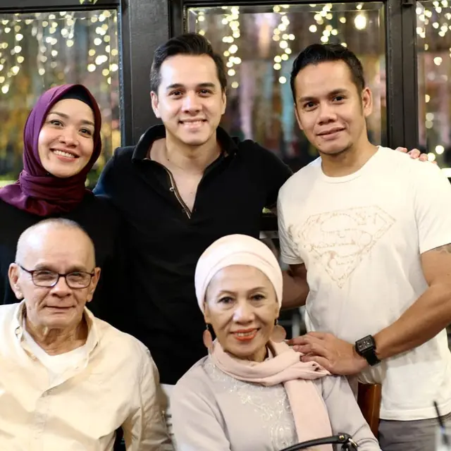 Jarang Terekspos, Ini 6 Potret Rionaldo Stockhorst dan Ayah Asal Belanda