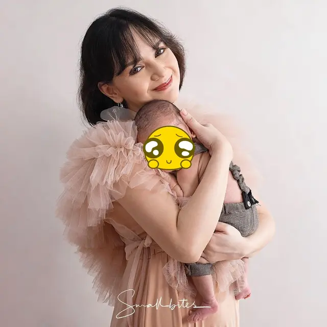 6 Potret Angelica Simperler saat Gendong Anak, Curi Perhatian
