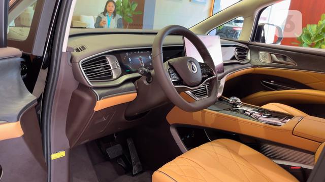 Denza D9. (Liputan6.com/Raden Trimutia Hatta)