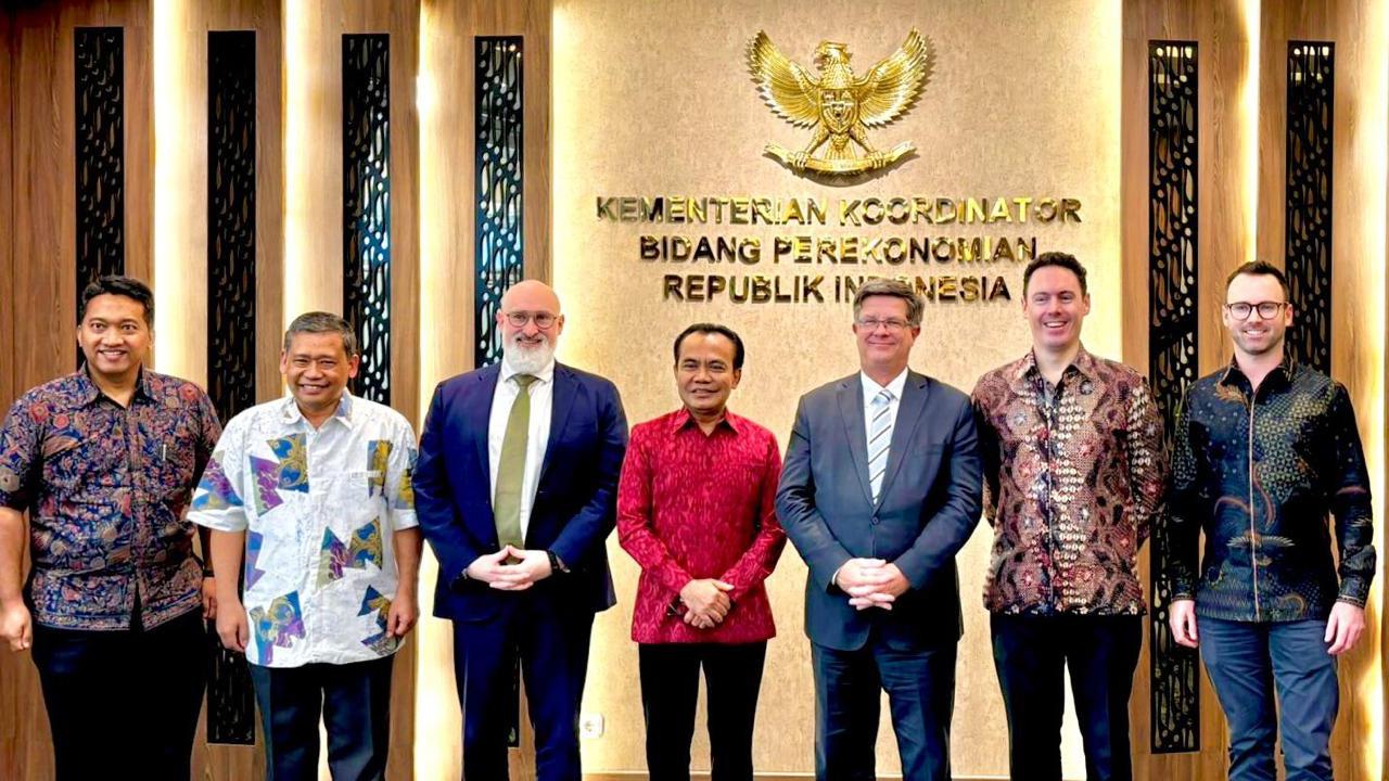 Sekretaris Kementerian Koordinator Bidang Perekonomian Susiwijono Moegiarso menerima kunjungan Sekretaris Departemen Perubahan Iklim, Energi, Lingkungan, dan Air Australia, Mr. David Fredericks. (Dok Kemenko Perekonomian)