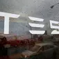 Logo Tesla Model 3 sebelum diganti (Foto: 