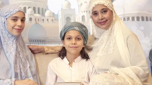 Ayu Azhari dan Anak-Anaknya