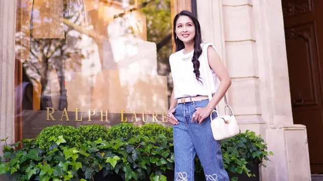 Gaya Kasual Sandra Dewi saat Liburan di Paris, Tampil Bak ABG