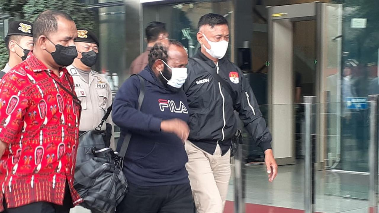 KPK Tangkap Bupati Mamberamo Tengah Ricky Ham Pagawak