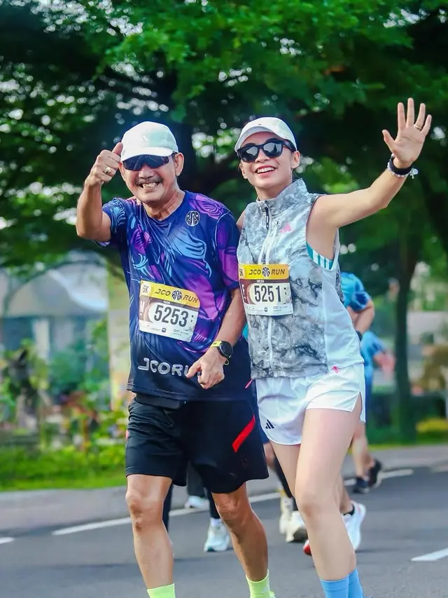 Chelsea Olivia dan sang Ayah Ikut Ajang Lari 5K dengan Gaya Sporty. [@chelseaoliviaa]
