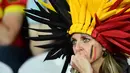 Suporter Belgia terlihat sedih usai timnya kalah dari Wales 1-3 pada laga perempat final Piala Eropa 2016 di Stade Pierre-Mauroy, Lille, Prancis, Sabtu (2/7/2016) dini hari WIB. (AFP/Emmanuel Dunand)