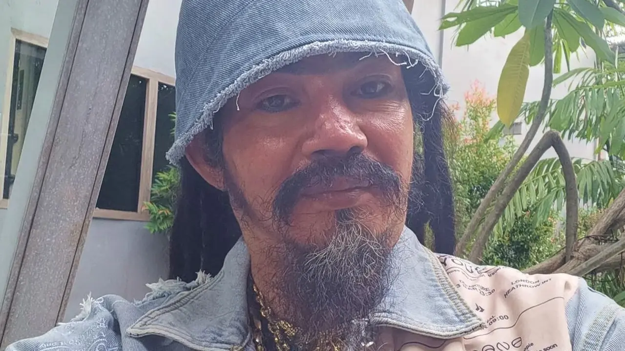 6 Potret Terbaru Pesulap Master Limbad, Kini Jualan Sate